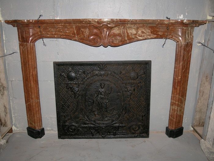 chm461 Italian 18th-century fireplace, measurements: h 119 cm x w 178 cm